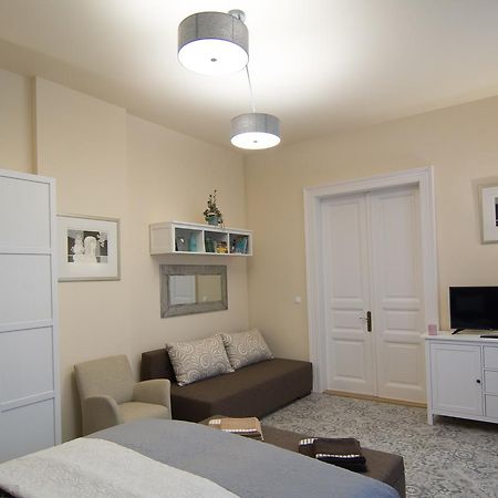Zora Apartman Eger Eksteriør billede